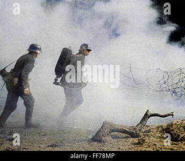 Veranstaltungen, 2. Weltkrieg, Wehrmacht, Sturmpioniere mit Flammenwerfer, um 1940, Zusatzrechte-Clearences-nicht vorhanden Stockfoto