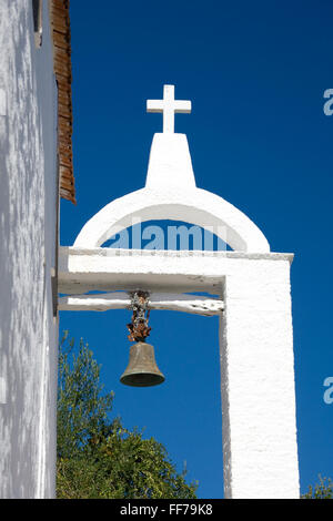 Lakka, Paxos, Ionische Inseln, Griechenland. Typische Kirche Glockenturm. Stockfoto