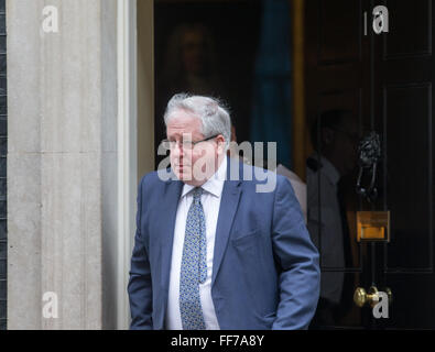 Patrick McLoughlin, Staatssekretär für Transport in der Downing Street für eine Kabinettssitzung Stockfoto