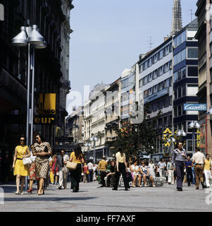 Geographie / Reisen, Österreich, Wien, Straßenszenen / Straßenszenen, Kaertner Straße, Fußgängerzone, 70er Jahre, zusätzliche-Rechte-Clearences-nicht vorhanden Stockfoto