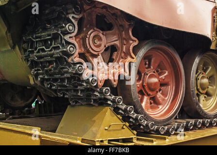 5. belarussischen militärische Ausstellung MILEX 2009 - Mai 2009.Tank t-72 auf Hänger. Stockfoto