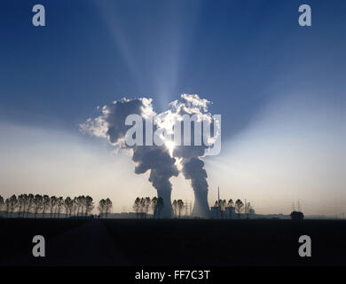 Energie, Atomkraft, Kraftwerk Gundremmingen, Bayern, Westdeutschland, Außenansicht, Kühltürme, um 1985, zusätzliche-Rechte-Freiungen-nicht vorhanden Stockfoto