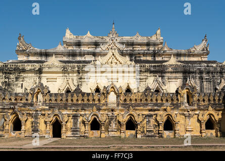 Maha Aungmye Bonzan (Mahar Aung Mye Bon San) Kloster, Inwa in der Nähe von Mandalay, Birma (Myanmar) Stockfoto