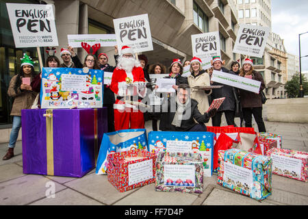 Howard League, englische PEN und Santa liefern Bücher für Gefangene, Ministerium für Justiz HQ, Zentrum von London. Stockfoto