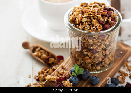 Hausgemachtem Müsli im Weckglas Stockfoto