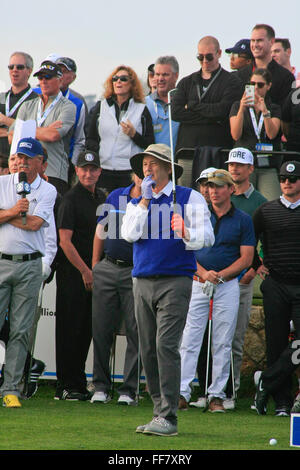 Pebble Beach, Kalifornien, USA. 10. Februar 2016. Pebble Beach Golf Links, Carmel, CA USA Bill Murray spielt während der Charity-Loch in eine Herausforderung bei der AT&T PGA Golf Tour Event im Pebble Beach Credit: Motofoto/Alamy Live News Stockfoto