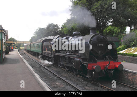 SR U Klasse Mogul am Ropley Bahnhof Mitte Hants erhalten Dampfeisenbahn Stockfoto