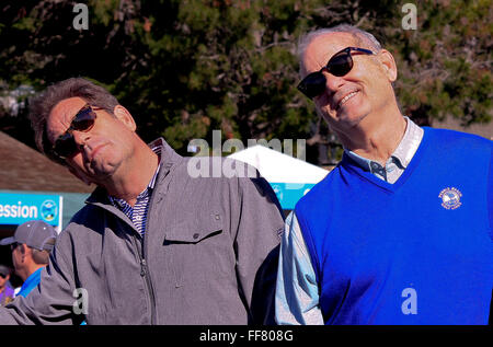 Bill Murray spielt Golf während der AT&T pro PGA Golf Tour-Event in Pebble Beach auf den Klippen an den Pazifischen Ozean Stockfoto