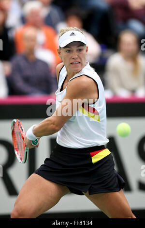 06.02.2016. Leipzig, Deutschland.  Deutschlands Angelique Kerber in Aktion gegen Schweizer Timea Bacsinszky am Fed-Cup-Viertelfinale zwischen Deutschland und der Schweiz in Leipzig, Deutschland, Tennis 6. Februar 2016. Stockfoto