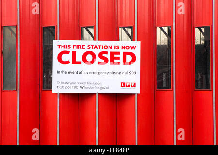 Melden Sie außen Kingsland Feuerwache, die im Januar 2013 von Boris Johnson, trotz viel lokale Opposition und Proteste in Hackney, London, UK geschlossen wurde. Stockfoto