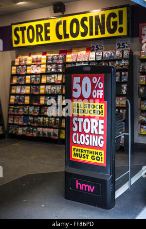 In Square Mile, zentrales London, Vereinigtes Königreich wird ein HMV Musik Store hosting einen Verkauf als der Shop geschlossen. Aufgrund der wirtschaftlichen Krise in Großbritannien die britische Unterhaltung Unternehmen im Einzelhandel in die Verwaltung im Januar eingegeben 23013. Stockfoto