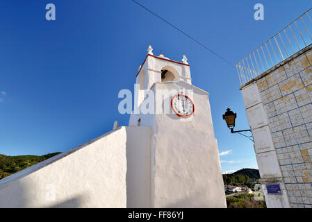 Portugal, Alentejo: Unten Sie, Blick auf den mittelalterlichen Turm Torre Relógio in historischen Dorf Mértola zu tun Stockfoto