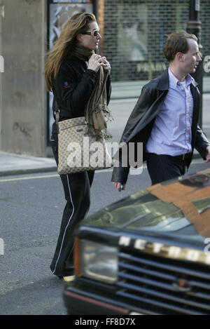 Brooke Shields unterwegs einkaufen im Londoner West End 11 Bilder (Kredit Bild © Jack Ludlam) Stockfoto