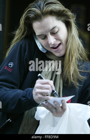 Brooke Shields unterwegs einkaufen im Londoner West End 11 Bilder (Kredit Bild © Jack Ludlam) Stockfoto