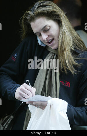 Brooke Shields unterwegs einkaufen im Londoner West End 11 Bilder (Kredit Bild © Jack Ludlam) Stockfoto