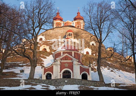 Slowakei - Banska Stiavnica - die mittleren und überlegenen Kirche barocke Kalvarienberg im Jahre 1744-1751 im Winter gebaut. Stockfoto