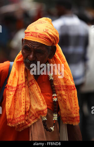 Pune, Indien - 11. Juli 2015: Eine alte indische Pilger in traditioneller Kleidung während einer religiösen Wari Pilgerfahrt Festival in In Stockfoto