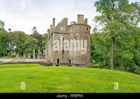 HUNTLY CASTLE ABERDEENSHIRE DEN BLICK AUF DEN PALAST VON DER MOTTE Stockfoto