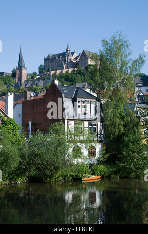 Schloss Und Untertstadt ein der Lahn, Marburg, Hessen, Deutschland | Schloss, Altstadt, Fluss Lahn, Marburg, Hessen, Deutschland Stockfoto