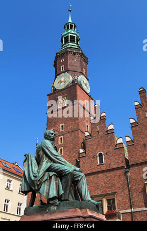 Aleksander Fredro Denkmal neben dem alten Rathaus in Breslau, Polen. Stockfoto
