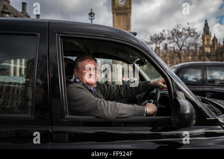 Tausende von London Black Cab Treiber blockieren Straßen im Zentrum von London zum protest gegen TfLs Regulierung der Uber, unter anderem. Stockfoto