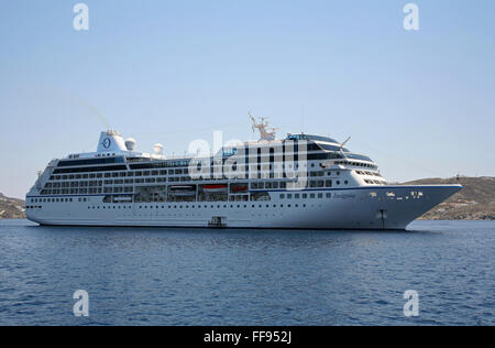 MS Insignia Oceania Cruises Regatta Klasse Kreuzfahrt Schiff Mykonos Hafen Cyclades Ägäis Griechenland EU Europäische Union Stockfoto