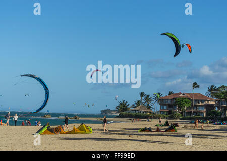 Kiteboarder, Cabarete Strand, Nordküste, Dominikanische Republik Stockfoto