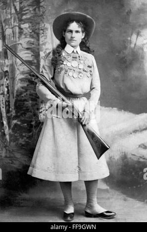 Annie Oakley, der berühmten amerikanischen Scharfschützen c.1899 Stockfoto