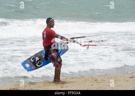 Kiteboarder Instructur, Kite-Surfen, Strand von Cabarete, Nordküste, Dominikanische Republik Stockfoto