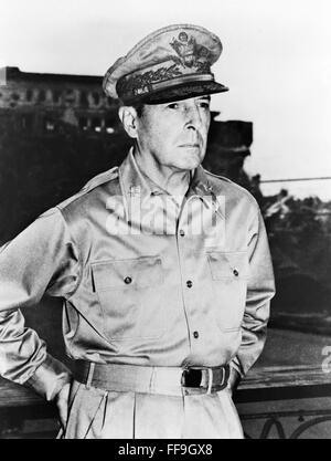 Douglas MacArthur. Porträt von WWII amerikanische Kommandeur, General Douglas Macarthur, 24. August 1945. Stockfoto