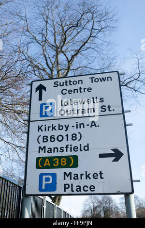 Verkehr Straße Zeichen Sutton-in-Ashfield, Nottinghamshire, UK. Stockfoto