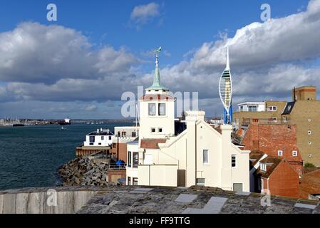 Turm von Haus am Eingang zum Hafen von Portsmouth Hampshire UK Stockfoto