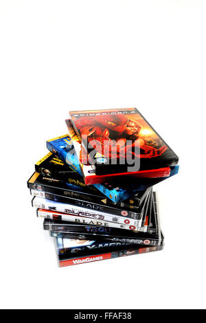 Einen Haufen DVDs Spider-Man, Harry Potter, Blade-Trilogie, Tron X-Men und X-Men 2 und Wargames Stockfoto