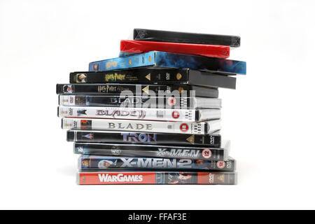 Einen Haufen DVDs Harry Potter, Blade-Trilogie, Tron X-Men und X-Men 2 und Wargames Stockfoto