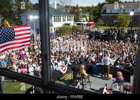 US-Vizepräsident Joe Biden spricht eine Menschenmenge an einer Kampagne-Veranstaltung am Dartmouth College 21. September 2012 in Hanover, New Hampshire, USA. Stockfoto