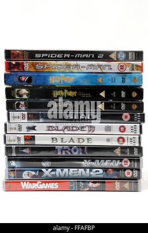 Einen Haufen DVDs Spider-Man, Harry Potter, Blade-Trilogie, Tron X-Men und X-Men 2 und Wargames Stockfoto