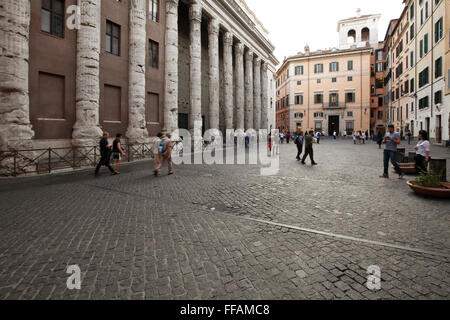 Tempel des Hadrian am Piazza di Pietra in Rom, Italien; Tempel di Adriano Stockfoto