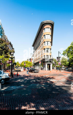 Hotel Europe mit Straßenszene in der historischen Altstadt von Gastown, Vancouver Stockfoto