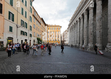 Tempel des Hadrian am Piazza di Pietra in Rom, Italien; Tempel di Adriano Stockfoto