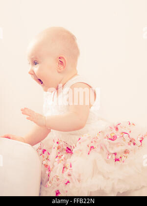 Schönes kleines Kind Mädchen in Prinzessin Fee Kleid. Porträt der süße Schönheit süßes Baby Ballerina. Stockfoto