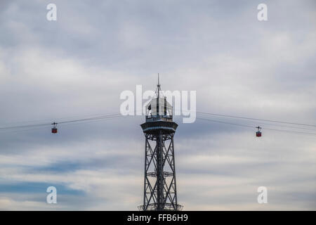 Torre Jaume I, Port Vell Aerial Tramway, Teleférico del Puerto, zwei Kabinen, Barcelona, Katalonien, Spanien Stockfoto