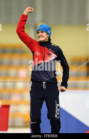 Kolomna, Russland. 11. Februar 2016. Tschechische Eisschnellläuferin Martina Sáblíková feiert Sieg beim 3000m Entfernung in einzelnen Entfernungen Eisschnelllauf-WM in Kolomna, Russland, am 11. Februar 2016. Martina Sáblíková holte sich den Titel mit 4:03. 05. Bildnachweis: Evgeny Sinitsyn/Xinhua/Alamy Live-Nachrichten Stockfoto