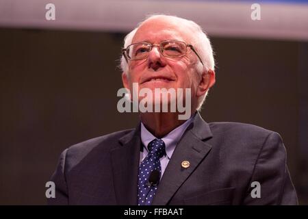 Milwaukee, Wisconsin, USA. 11. Februar 2016. Demokratischen Präsidentschaftskandidaten BERNIE SANDERS während der demokratischen Präsidentschafts-Debatte an der Universität Wisconsin-Milwaukee in Milwaukee, Wisconsin Credit: Daniel DeSlover/ZUMA Draht/Alamy Live News Stockfoto