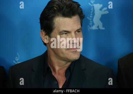 Berlin, Deutschland. 11. Februar 2016. Josh Brolin besucht auf der Berlinale, neuen Film sei gegrüßt, Caesar zu präsentieren! © Jakob Ratz/Pacific Press/Alamy Live-Nachrichten Stockfoto