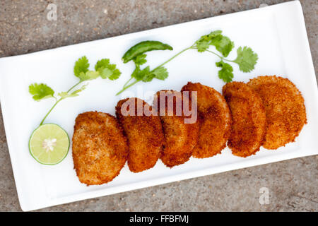 Garnele Wurströllchen ist eine köstliche & köstliche Vorspeise, das im Mund schmilzt. Stockfoto