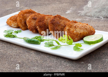 Garnele Wurströllchen ist eine köstliche & köstliche Vorspeise, das im Mund schmilzt. Stockfoto