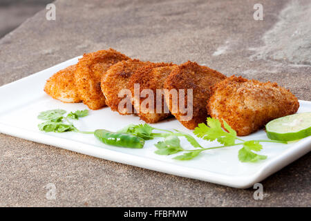 Garnele Wurströllchen ist eine köstliche & köstliche Vorspeise, das im Mund schmilzt. Stockfoto