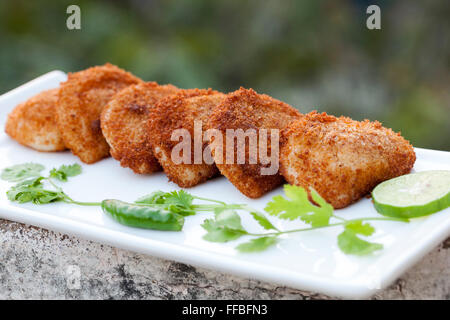 Garnele Wurströllchen ist eine köstliche & köstliche Vorspeise, das im Mund schmilzt. Stockfoto