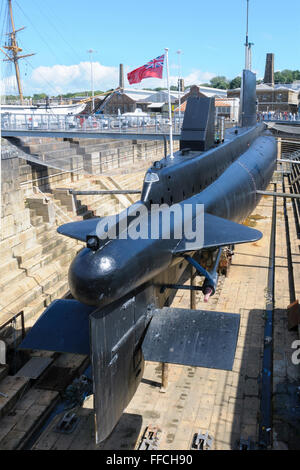 HMS Ocelot (S17) im Trockendock bei Chatham historischer Dockyard, Kent, England, UK Stockfoto