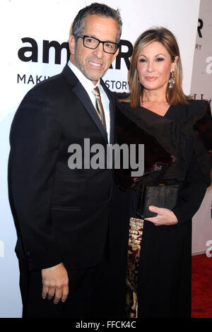 Kenneth Cole und Maria Cuomo Cole besucht die 2016 AmfAR New York Gala im Cipriani Wall Street am 10. Februar 2016 in New York City/Picture alliance Stockfoto